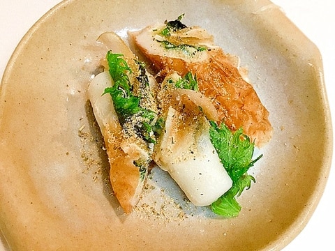 コリコリのおつまみです♪ミミガーと大葉のちくわ巻き